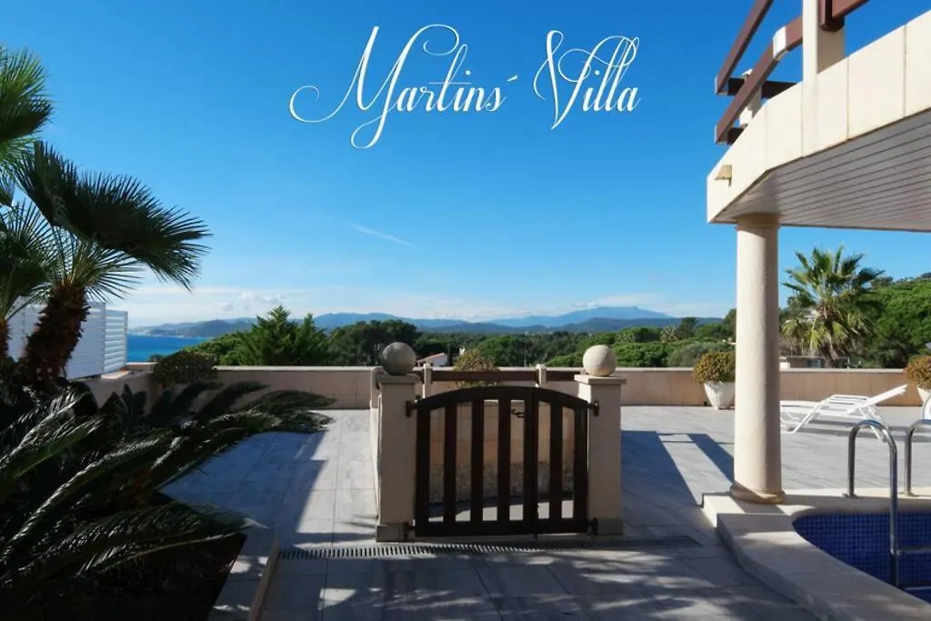 Martin 'S Villa. House On The Beach With Pool Spain