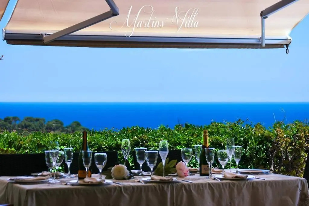Villa Martin 'S Villa. House On The Beach With Pool Spain